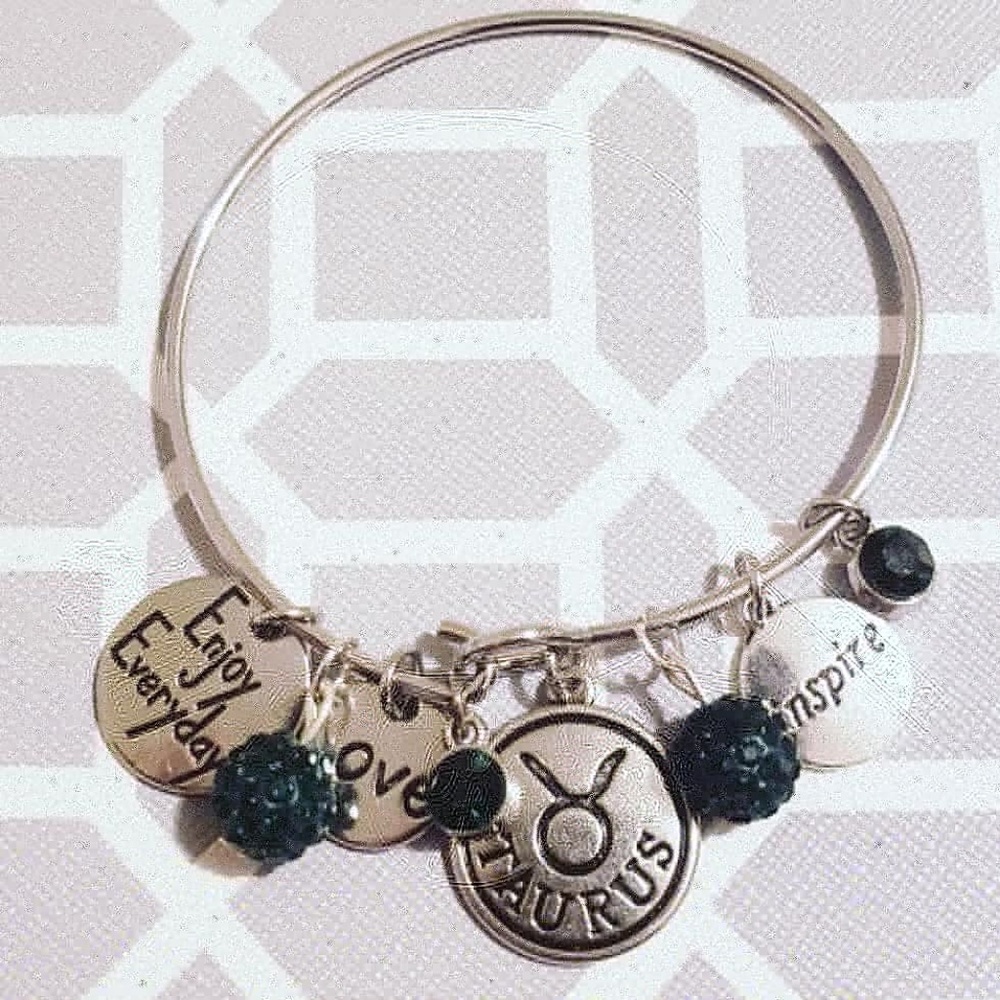 Bracelets / Bangles